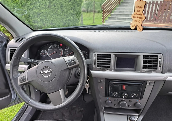 Opel Vectra cena 14500 przebieg: 225000, rok produkcji 2006 z Gorlice małe 56
